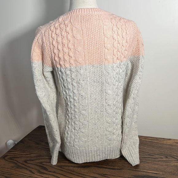 Banana Republic Sweater - Great Condition - Picture 5 of 6